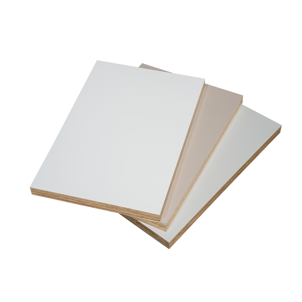 Polyesterfanerad björkplywood